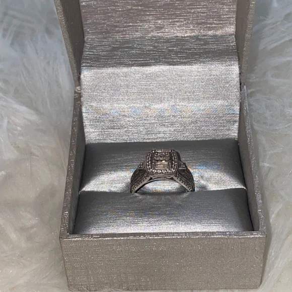 Diamond Ring - Picture 3 of 4